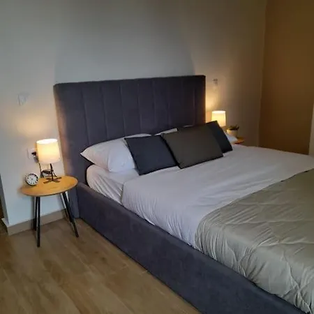 Downtown _ Level 5 Apartment