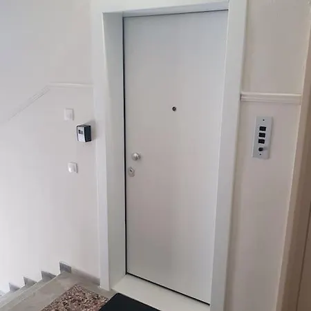 Apartment Downtown _ Level 5 *