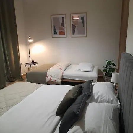 Apartment Downtown _ Level 5 *