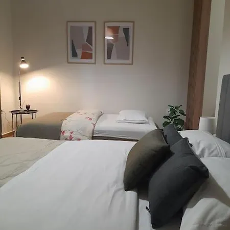 Downtown _ Level 5 Apartment *